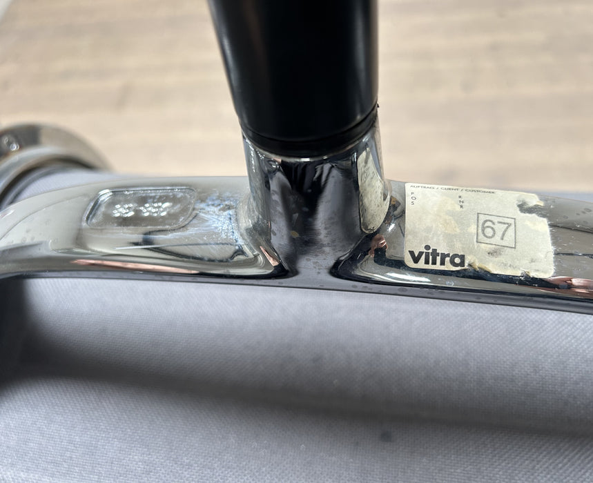 Eames EA107 Konferencestol