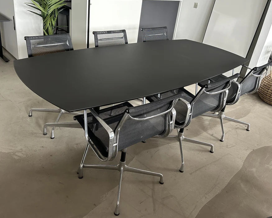 Eames EA107 Konferencestol