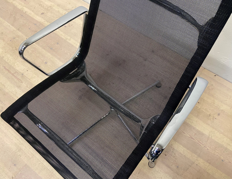 Eames EA116 Loungestol