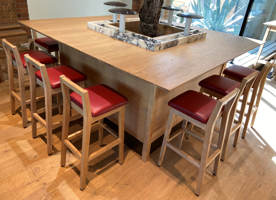 Håndlavet højbord i egetræ inkl. 14 stk. Barstole.