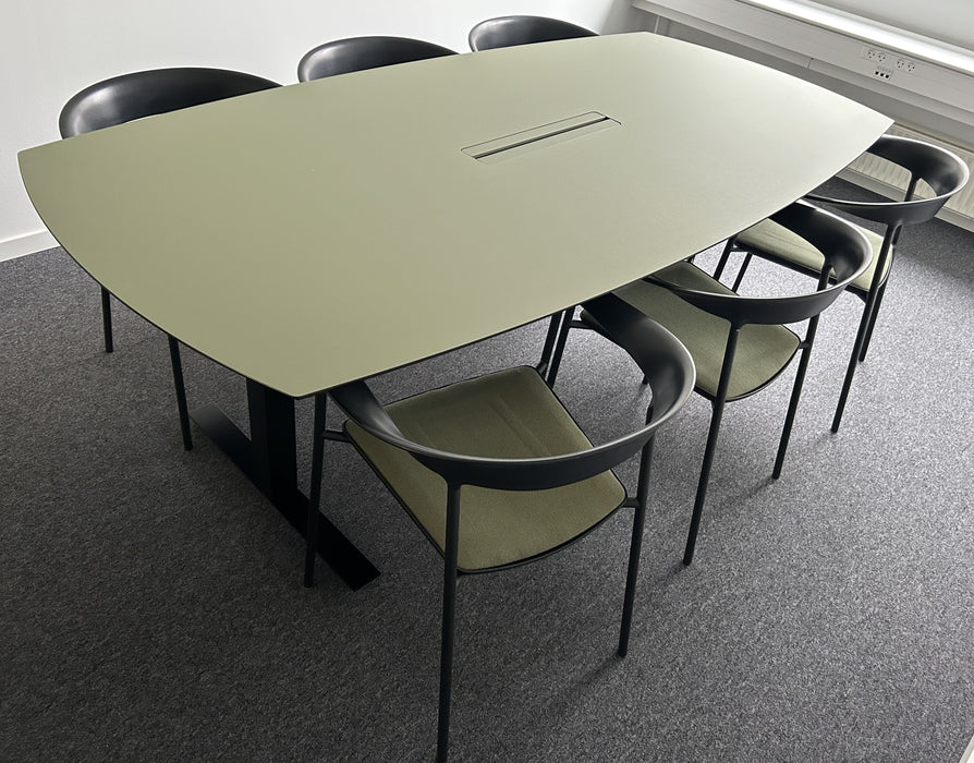 Fumac Square mødebord med bådformet linoleum bordplade