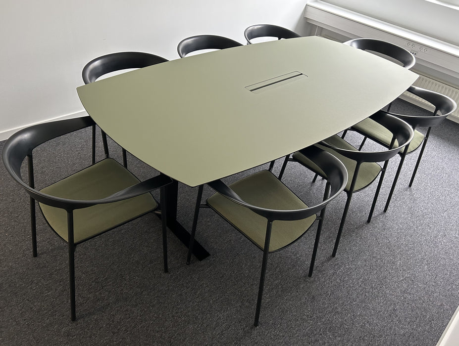 Fumac Square mødebord med bådformet linoleum bordplade