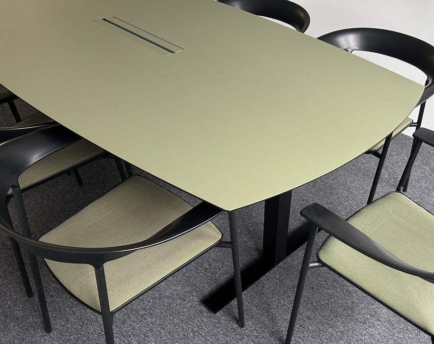 Fumac Square mødebord med bådformet linoleum bordplade