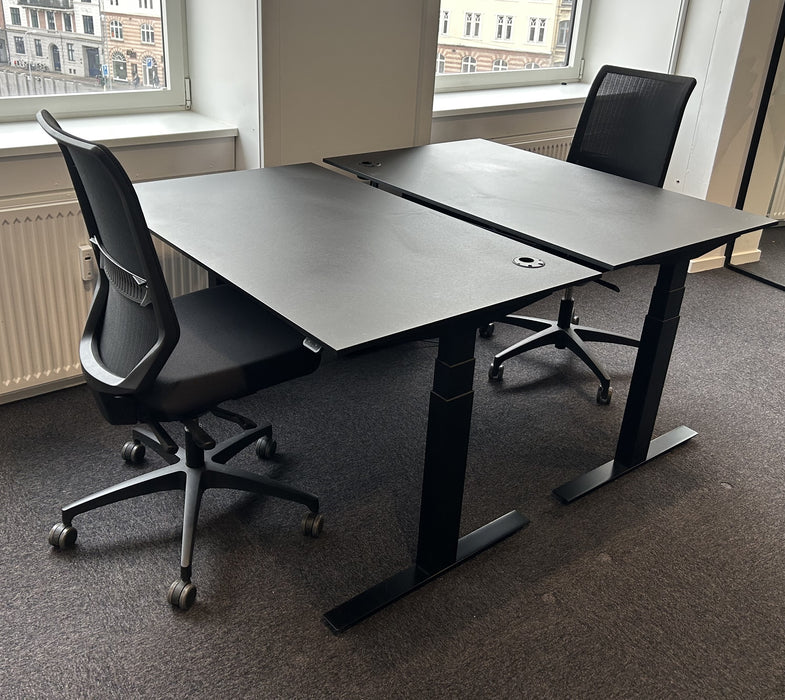 KOMPLET ARBEJDSPLADS - Martela bord + Dauphin stol