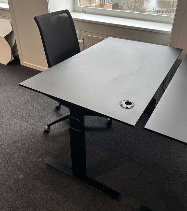 KOMPLET ARBEJDSPLADS - Martela bord + Dauphin stol