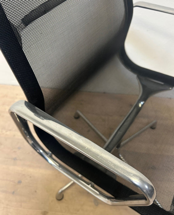 Eames EA107 Konferencestol