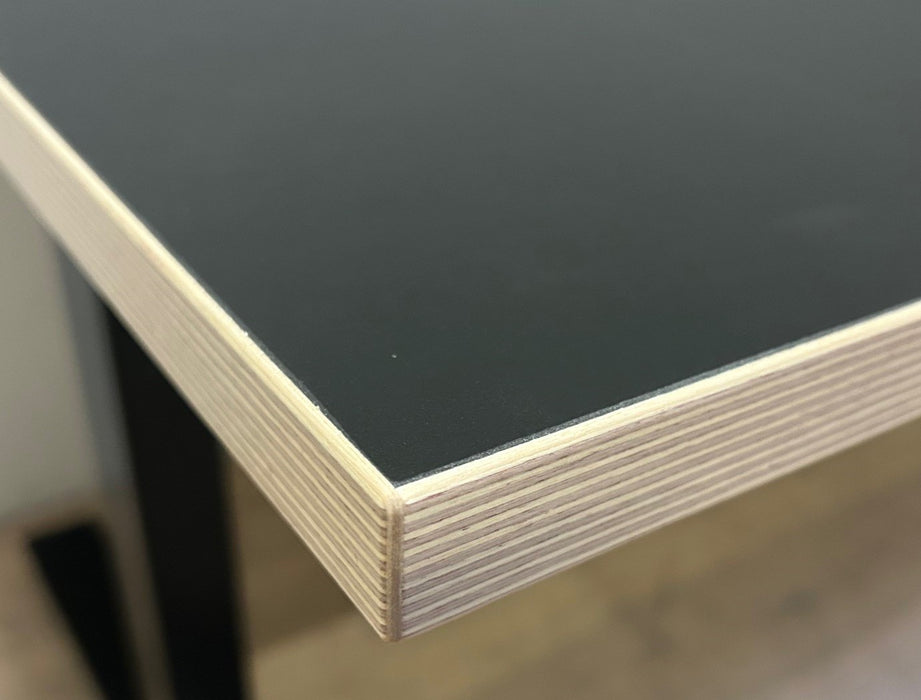 NYT Linak hæve/sænkebord med linoleum bordplade - Design selv