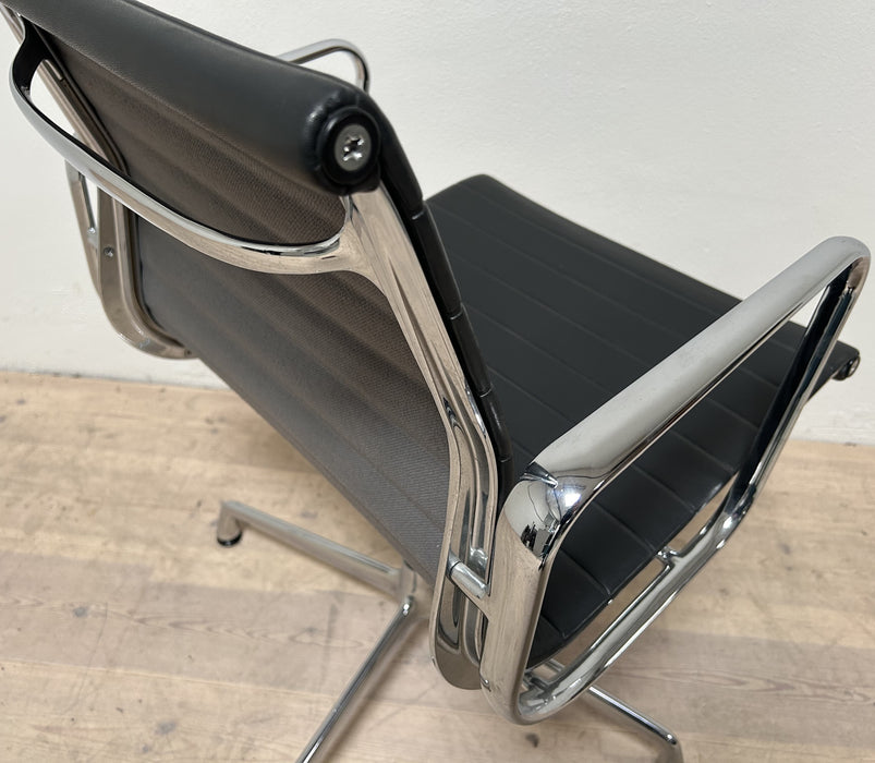 Eames Vitra EA107 Konferencestol