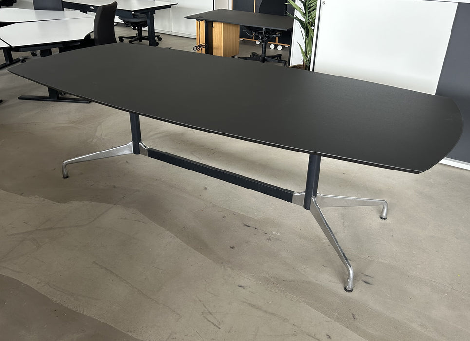 Eames Segmented Konferencebord med NY linoleum bordplade