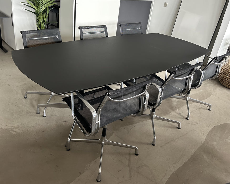 Eames Segmented Konferencebord med NY linoleum bordplade