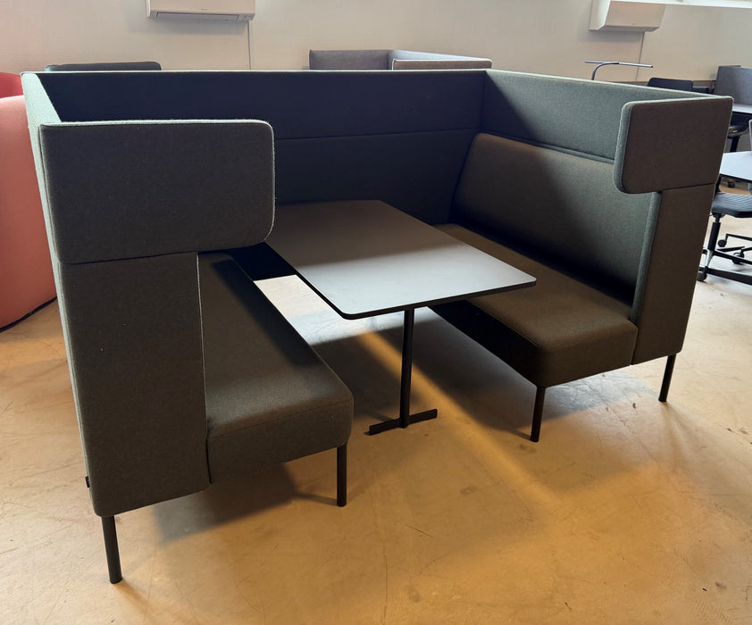 Four Design FourUs Booth Sofa