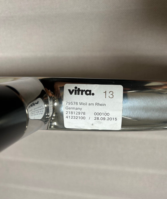 Vitra Eames EA101 Konferencestol