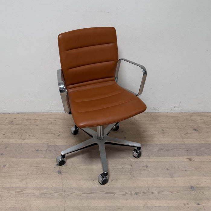 Magnus Olesen Butterfly Swivel Konferencestol