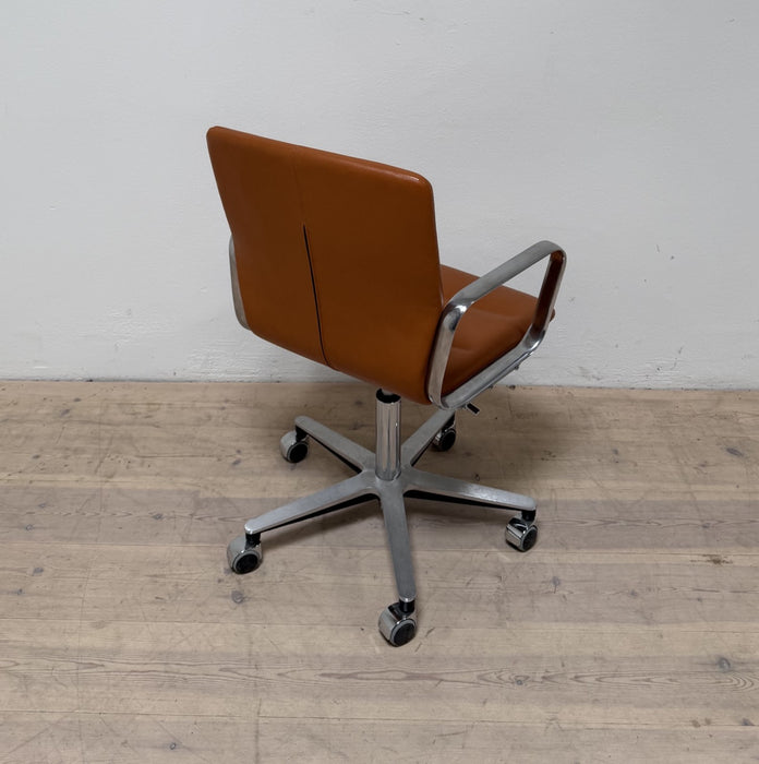 Magnus Olesen Butterfly Swivel Konferencestol