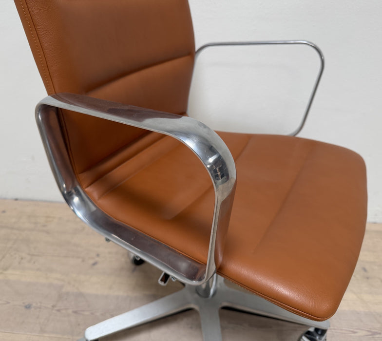 Magnus Olesen Butterfly Swivel Konferencestol