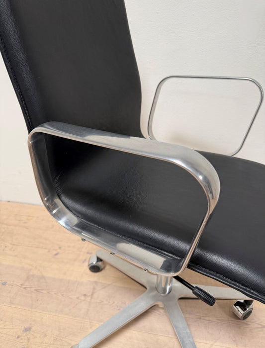 Magnus Olesen Butterfly Swivel High Konferencestol